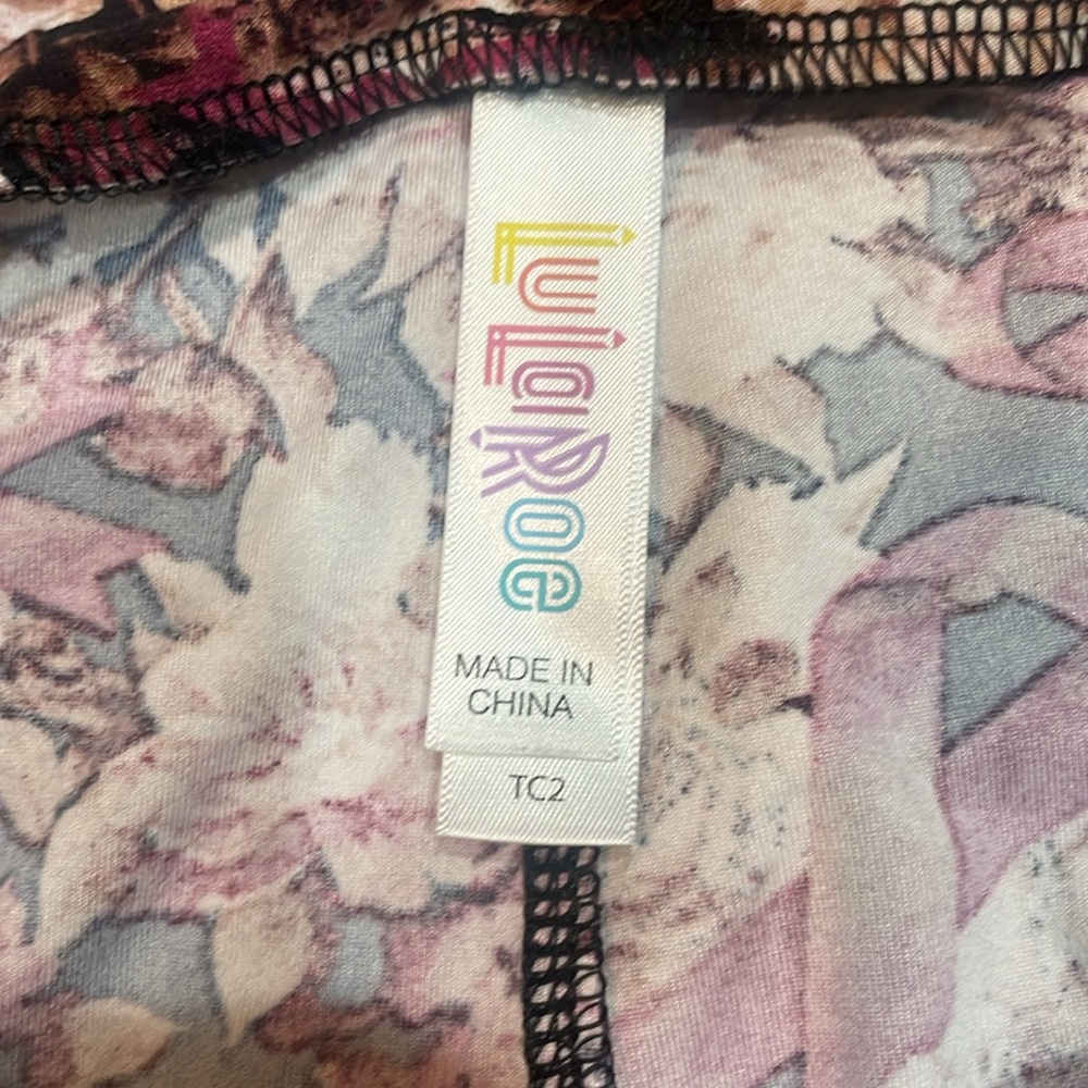 LulaRoe Breast Cancer Awareness Leggings 🎀 - Picture 3 of 3